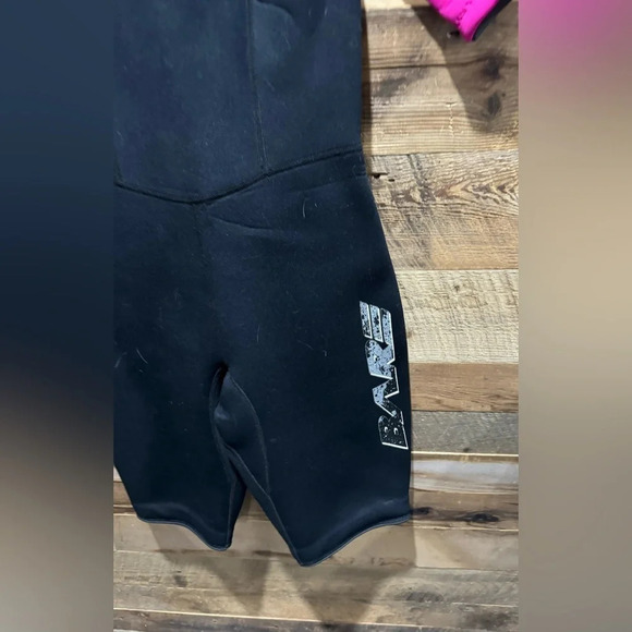 Bare Aqualite Spring Series size 11 short sleeve knee length surf wave wet suit - Picture 2 of 5